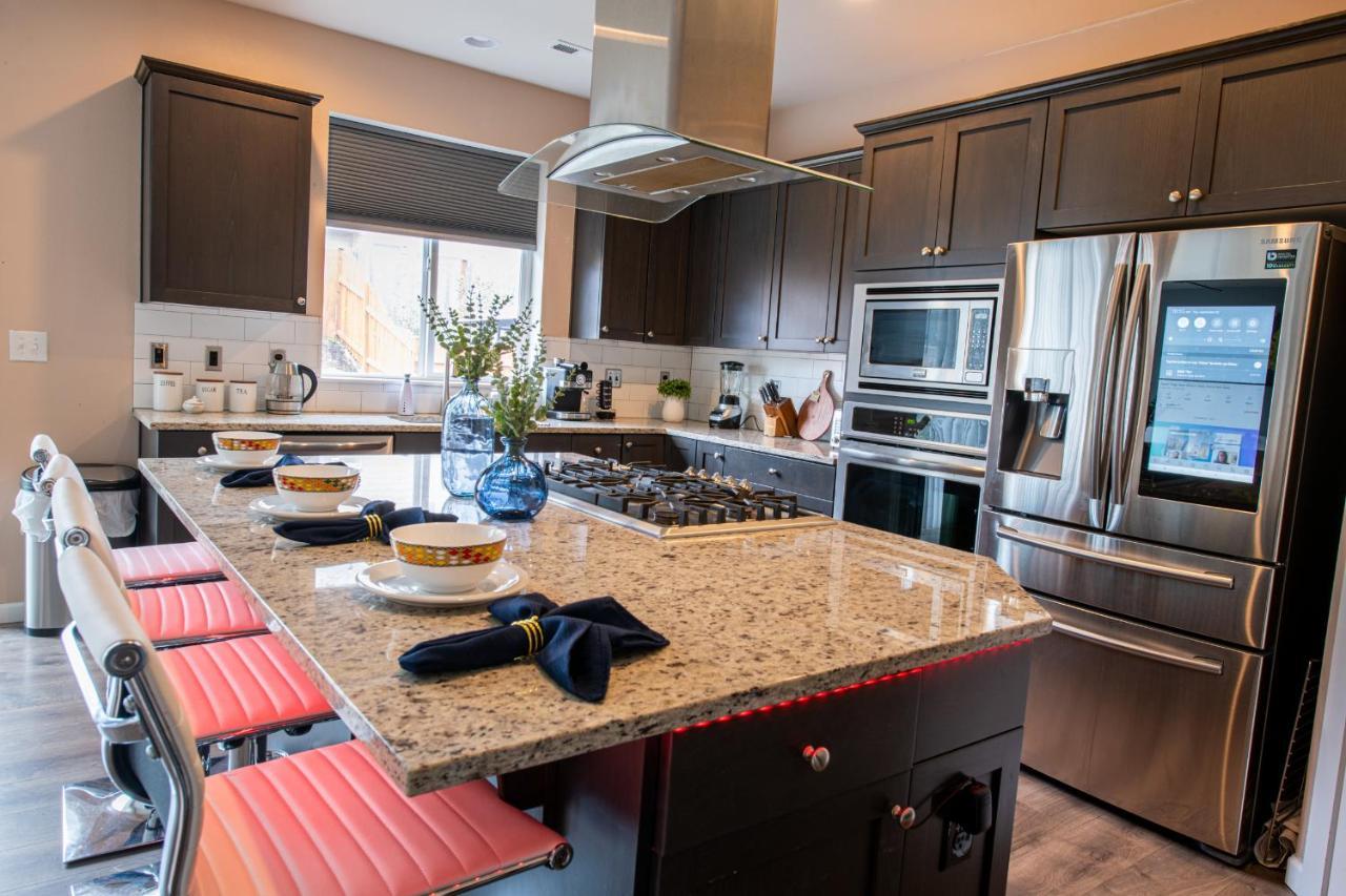 Utopia Luxury Stay Puyallup Extérieur photo